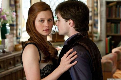 Ginny and Harry Harry Potter Fan Theories, Best Movie Couples, Harry Potter Ginny Weasley, Harry Potter Ginny, Citate Harry Potter, Deathly Hallows Part 1, Harry Potter New, Harry And Ginny, Images Harry Potter