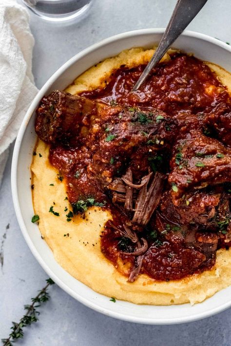 Easy to make ahead and then pop in the oven to cook, these red wine braised short ribs are the perfect, savory dinner party recipe. Short Ribs With Red Wine, Red Wine Braised Short Ribs, Wine Braised Short Ribs, Braised Short Ribs Recipe, Spaghetti With Ground Beef, Red Wine Recipe, Short Ribs Slow Cooker, Beef Short Rib Recipes, Wine Recipe