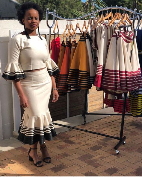 @sibamgij in @loulou_regal_style  #umbhaco #mbhaco #traditionalwedding #xhosa #xhosabride #weddingdress #southafica #southafricanwedding… Xhosa Makoti Outfits, Xhosa Attire For Ladies, Xhosa Traditional Wedding, Modern Xhosa Attire, Wedding Dresses Styles, African Dress Patterns, African Wedding Dresses, Women Street Style, Xhosa Attire