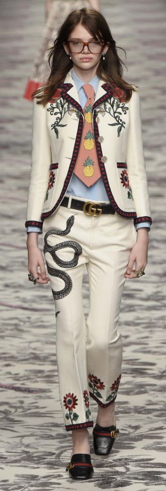 GUCCI Haute Couture Style, Gucci Spring, Gucci Dress, Gucci Outfits, Neue Outfits, Milano Fashion Week, Gucci Fashion, Fashion Week Runway, Fashion Tv