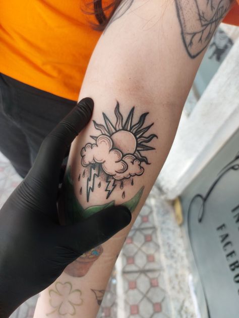 Sun Traditional Tattoo, Traditional Sun Tattoo, British Tattoo, Collage Tattoo, Lower Arm Tattoos, Abstract Tattoo Ideas, Strong Tattoos, Feminine Skull Tattoos, Matching Friend Tattoos