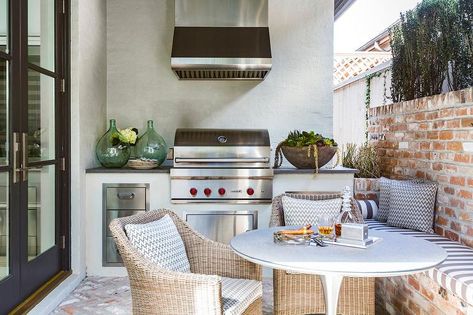 Small Patio with Wolf BBQ - Transitional - Deck/patio Small Patio Kitchen Ideas, Terrace Kitchen Ideas, Brick Bench, Small Bbq, Patio Grill, Small Terrace, Outdoor Patio Designs, Small Balcony Design, Patio Kitchen