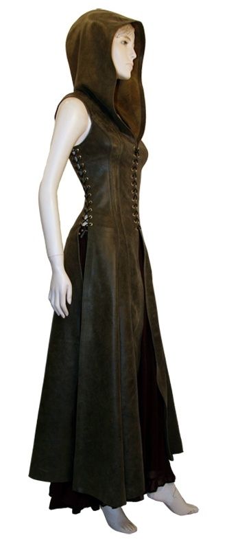 Leather medieval dress. This would be great for a gender swap Aragorn. Lady Ranger. Mode Steampunk, Brown Leather Dress, Tauriel, Medieval Dress, Fantasy Costumes, Steam Punk, Fantasy Clothing, Steampunk Fashion, Fantasy Fashion