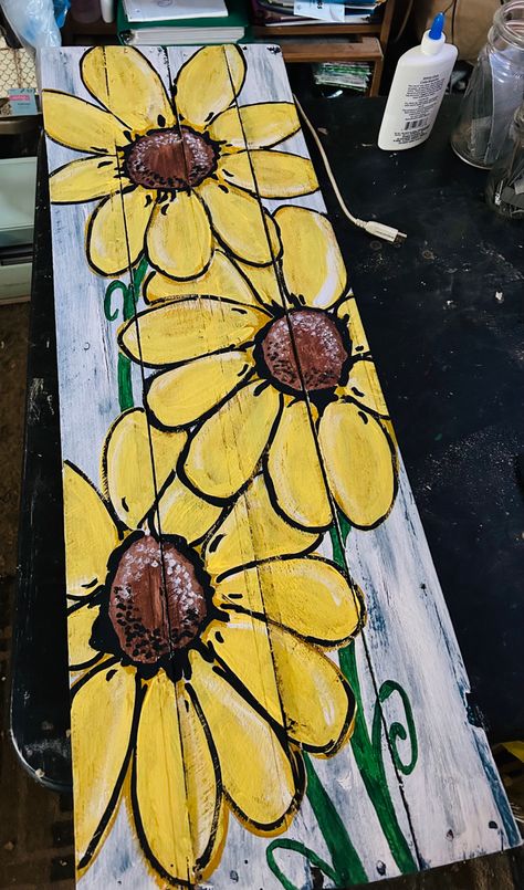 Painted Wooden Ironing Boards, Sunflower Porch Leaner, Pallate Ideas, Painted Pallets For Outside, Painting Pallets, Painted Pallets, Barn Wood Art, Painting On Pallet Wood, Plank Art