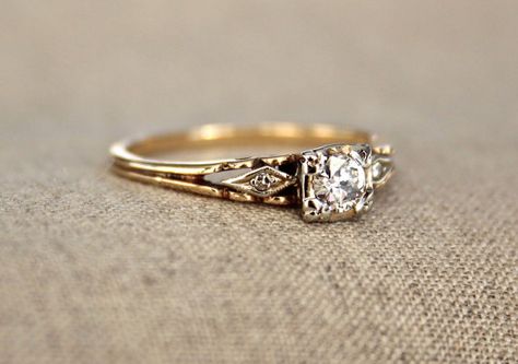 Vintage Engagement Rings Simple, Art Deco Diamond Ring Engagement, Bijoux Art Deco, Engagement Ring Inspiration, Antique Engagement Ring, Elegant Engagement Rings, Best Engagement Rings, Antique Engagement, Wedding Rings Vintage