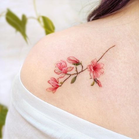 Geometric Line Tattoo, Magnolia Tattoo, Flower Tattoo Ideas, Watercolor Tattoo Flower, Circle Tattoos, Insect Tattoo, Tattoo Meanings, Floral Tattoos, Matching Couple Tattoos