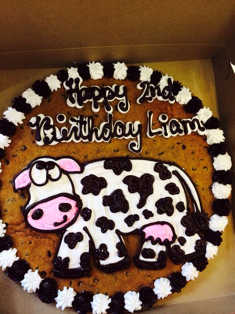 Cow cake Cow Cookie Cake Ideas, Cow Print Cookie Cake, Cow Cookie Cake, Birthdays Cakes, Cow Cake, Cookie Cake Designs, Cow Cookies, Kids Recipe, Cow Birthday Parties