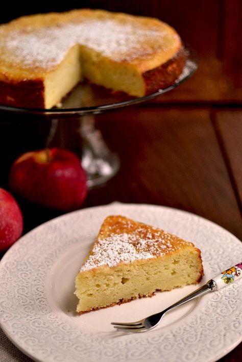 Soft Ricotta and Apple Cake Apple Ricotta, Ricotta Cake Recipes, Fall Desserts Apple, Easy Apple Cake, Cake Recipes At Home, Baking With Almond Flour, Ricotta Recipes, Ricotta Cake, Fall Desserts Easy