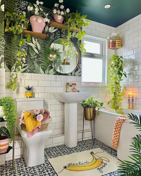 25 Beautiful And Amazing Bathroom Wall Decor Ideas The Shoestring Home, Boho Maximalist Bathroom, Joyful Bathroom, Plant Themed Bathroom, Bathroom Decor Apartment Girly, Biophilic Bathroom, Boho Small Bathroom, Small Colorful Bathroom, Bathroom Greenery