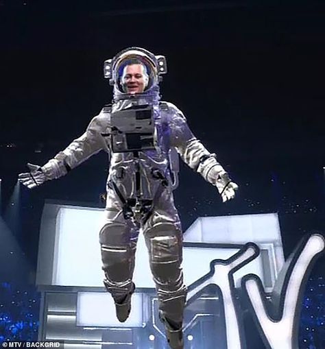 Floating Astronaut, Lost Movie, Moon Man, Astronaut Suit, Mtv Videos, Video Music Awards, Mtv Video Music Award, Glitz And Glam, Johnny Depp