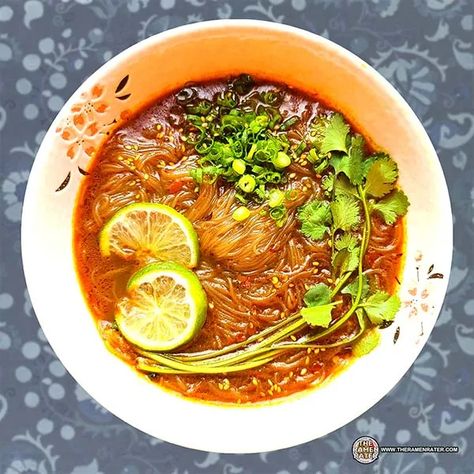 Chinese Spicy Noodle Soup, Glass Noodle Soup, Spicy Noodle Soup, Shanghai Noodles, Korean Glass Noodles, Noodles Spicy, Spicy Soup, Spicy Korean, Vermicelli Noodles