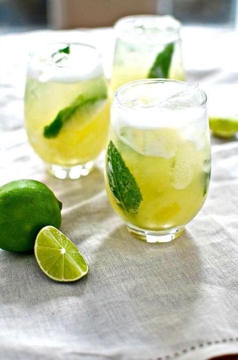 Pineapple Mojito Recipe | rum juice cocktail drink mint syrup lime desserts cocktails sugar flavor Tropical Mojito, Pineapple Mojito Recipe, Bacardi Mojito, Mint Syrup, Pineapple Mojito, Mojito Ingredients, Mojito Drink, Happy Hour Food, Lime Desserts