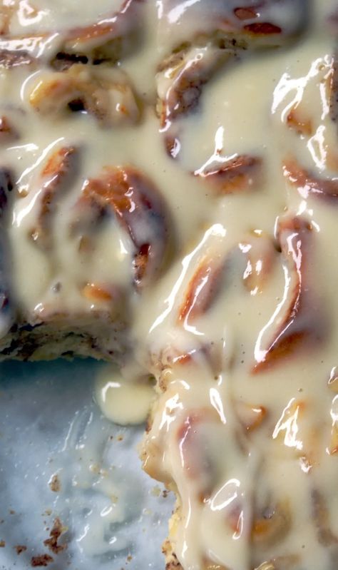 These sweet sticky buns have had a makeover - say hello to apple and custard cinnamon rolls, absolutely stuffed full with creamy custard and apple Food Photography Ideas, Sticky Buns Recipes, Sweet Roll Recipe, Cinnamon Butter, Apples And Cheese, Filling Food, Custard Filling, Sticky Buns, Cinnamon Rolls Homemade