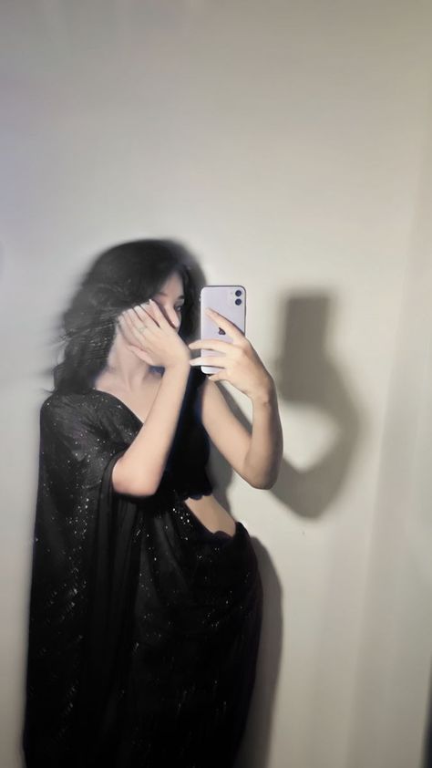 Saree Blur Photos, Black Saree Aesthetic Pics, Black Saree Aesthetic, Embellished Saree, Girl Dpz, Fancy Sarees Party Wear, Saree Poses, Desi Fashion Casual, Saree Designs Party Wear