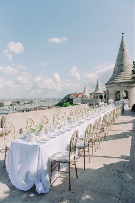 This venue has a perfect view on its both sides. You can see the entire Pest side including the Hungarian Parliament Building, Hungarian Academy, Chain Bridge, Four Seasons Gresham Hotel, Danube while enjoying the viek of the catholic church the Matthias Templom. Budapest Elopement, Bridge Four, Budapest Wedding, Belmond Hotel Caruso Wedding, Fisherman’s Bastion Budapest, Farnham Castle Wedding, Andrassy Avenue Budapest, Castle Wedding Venue, Perfect View