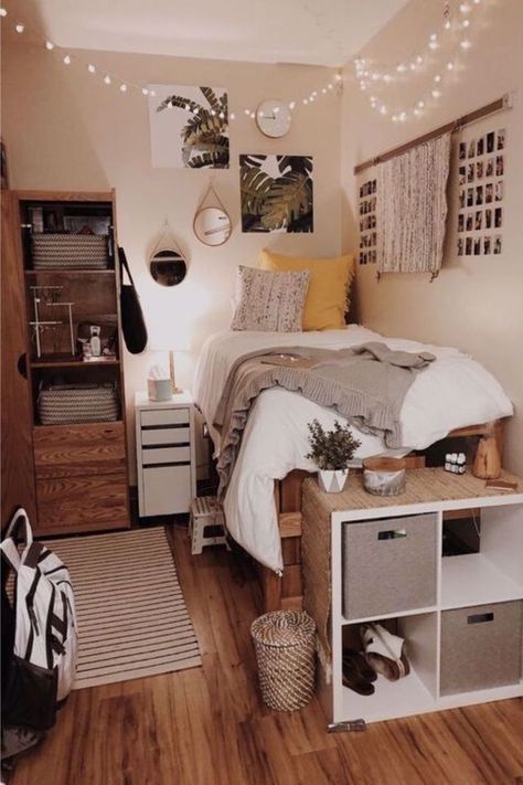 Dorm Set Up Layout Room Ideas, Western Boho Dorm Room, Western Dorm Ideas, Western Room Inspo Small Room, Dorm Room Ideas Western, Country Dorm Room Ideas, Room Ideas Western, Western College Dorm, Farmhouse Dorm Room