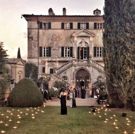 Italian Destination Wedding, Wedding On Lake, Italy Tuscany, Tuscan Wedding, Lake Como Wedding, Wedding Money, Tuscany Wedding, Wedding Cookies, Wedding Goals