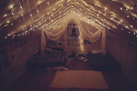 A Night in Wonderland | via Tumblr Attic Room Ideas, Small Attic, Attic Room, Tumblr Rooms, Attic Bathroom, Attic Bedrooms, Bedroom Setup, Attic Renovation, Attic Remodel