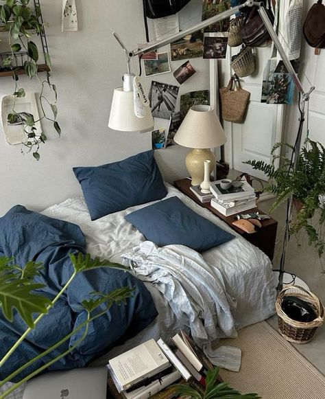 Dubbing Studio Aesthetic, Aesthetic Hostel Room, Bed Inspiration, Hostel Room, French Aesthetic, Chill Room, Deco Studio, Bedrooms Ideas, Room Redesign