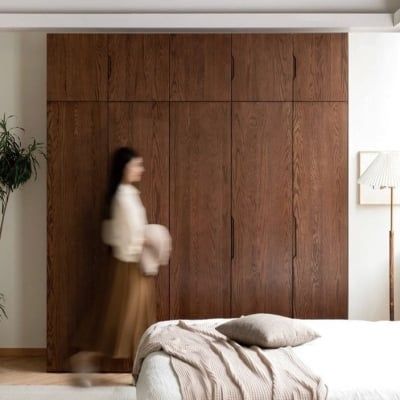 Wardrobe Wood Finish Wardrobe, Wardrobe Inspiration Closets, Large Armoire Bedroom, Walnut Wardrobe Bedroom, Bedroom With Wardrobe Ideas, Wood Closet Ideas, Simple Closet Designs, Wardrobes In Bedroom, Walnut Wood Bedroom