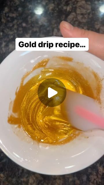 Gracegao Icing Sugar on Instagram: "Gold drip recipe, using just 3 ingredients ⤵️

I love how easy and beautiful this gold drip comes out!

It’s so simple to make, and you only need 3 ingredients to make it.

Here’s exactly how to make this stunning gold drip:👇🏼

Mix together…

1️⃣ 1 tbsp powdered sugar

2️⃣ 1/2 tsp gold luster dust (any shade of gold - or even a different color)

3️⃣ 2 tbsp of light corn syrup

All you have to do is pour the mixture into a piping bag, and drip away 💧

Hope this helps!

 🎥: @cakebabykari 
#gracegaoicingsugar #dripcakes #caketips #caketutorials #cakeartistry #golddrip #cakedecorators #cakedesigners #cakeideas #cake #buttercreamfrosting #buttercreamcakes #tutorials #cakesbykari #lusterdust #recipe #cakerecipe" Gold Drip Recipe, Cake Piping Designs, Drip Cake Tutorial, Gold Luster Dust, Glaze For Cake, Frosting Recipes Easy, Sugar Lace, Gold Birthday Cake, Gold Drip