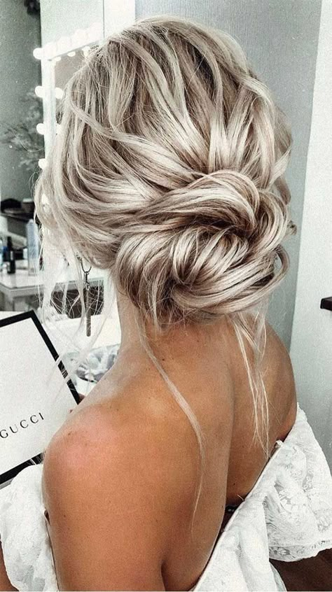 Here are surprisingly simple yet super-chic hairstyles for the girl/bride to be who just can’t be bothered. From The Twisted Bun,The Swept uUdo, The... Bun Wedding Hair, Updo Messy, Low Bun Wedding Hair, Textured Updo, Hairstyle Simple, Bun Wedding, Updo Bridal, Cute Prom Hairstyles, Hairstyle Updo