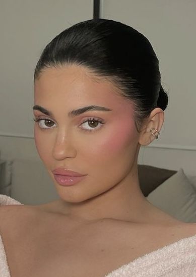 Strawberry Makeup, Estilo Kylie Jenner, Hairstyles Aesthetic, No Makeup Makeup, Birthday Makeup, Soft Glam Makeup, Dope Makeup, Fancy Makeup, Glamour Makeup