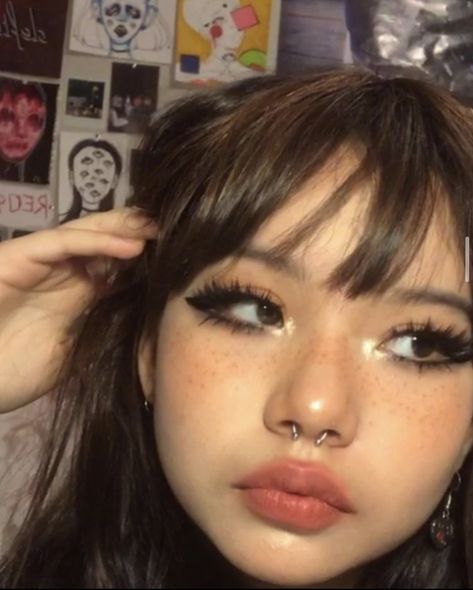 Egirl Makeup, Y2k Makeup, Alt Makeup, Nose Piercings, Swag Makeup, Smink Inspiration, Alternative Makeup, Edgy Makeup, Cute Makeup Looks