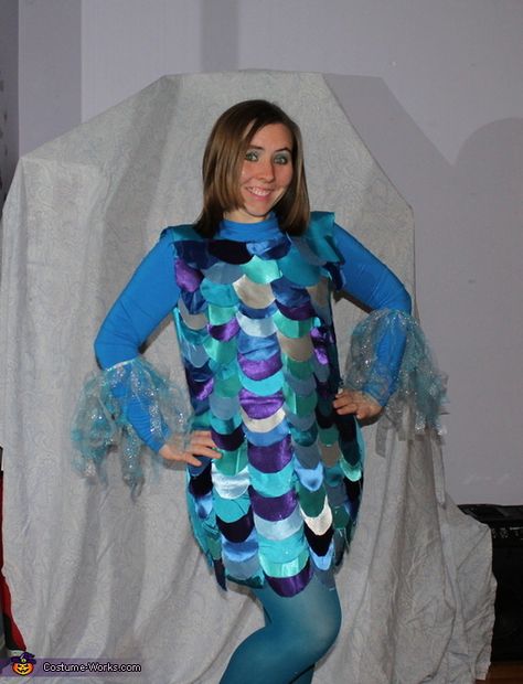 Rainbow Fish - Homemade Halloween Costume @Lisa Phillips-Barton Phillips-Barton Phillips-Barton Phillips-Barton Monaco this reminded me of u lol Fish Halloween Costume, Diy Fish Costume, Rainbow Fish Costume, Sea Creature Costume, Book Parade, Lil Mermaid, Sea Costume, Fish Costume, Teacher Halloween Costumes