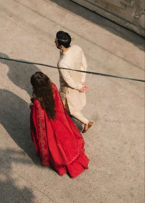 Indian Wedding Aesthetic, South Asian Aesthetic, Desi Love, Indian Wedding Couple Photography, Pre Wedding Photoshoot Outdoor, Indian Wedding Couple, Royal Aesthetic, Vintage Couples, Wedding Couple Poses Photography