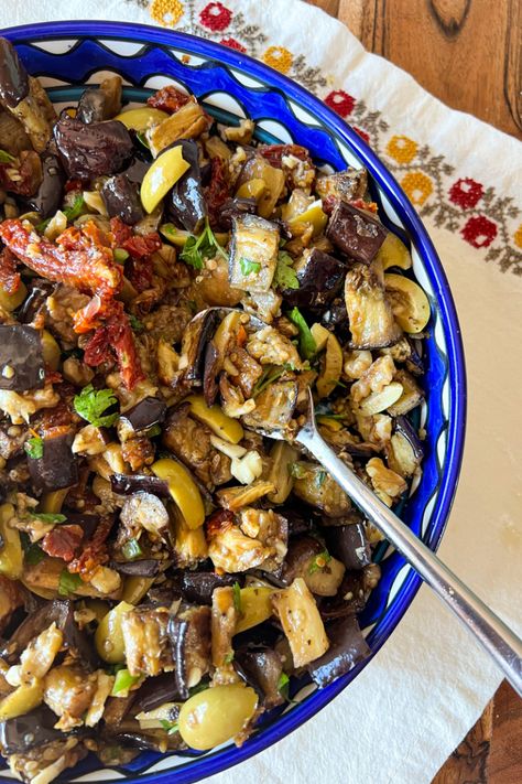 Jordanian Recipes, Recipes Eggplant, Roasted Eggplant Salad, Sauteed Eggplant, East Recipes, Comfy Food, Salad Inspiration, Eggplant Salad, Eggplant Dishes