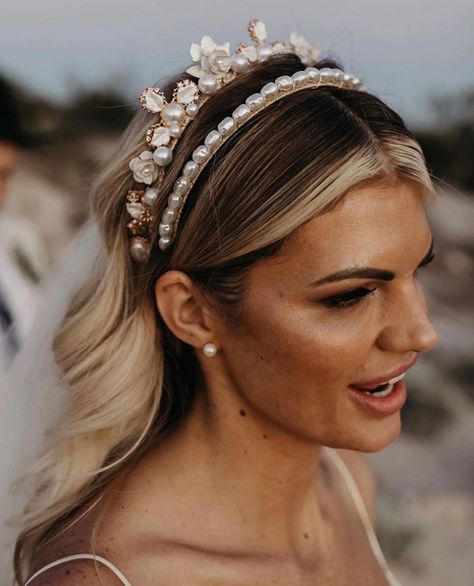 by ASHLEE LAUREN DESIGNS (@ael.este) posted on Instagram: “How incredible @alyshamelody_ wearing our Sofia Pearl and Mia natural pearl headband. Photography by @renni.maitland ✨✨✨” • Jan 1, 2022 at 10:12am UTC Bridal Themes, Disney Wedding Theme, Headband Gold, Bridal Theme, Pearl Bridal Headband, Hair Up Or Down, Pearl Jewelry Wedding, Gold Headband, Soft Waves