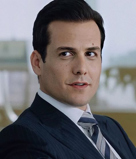 harvey specter suits season 1 gabriel macht #suits #harveyspecter Gabriel Macht Suits, Suits Season 1, Successful Lawyer, Specter Suits, Suits Tv Series, Suits Harvey, Harvey Specter Suits, Art Of Persuasion, Suits Series