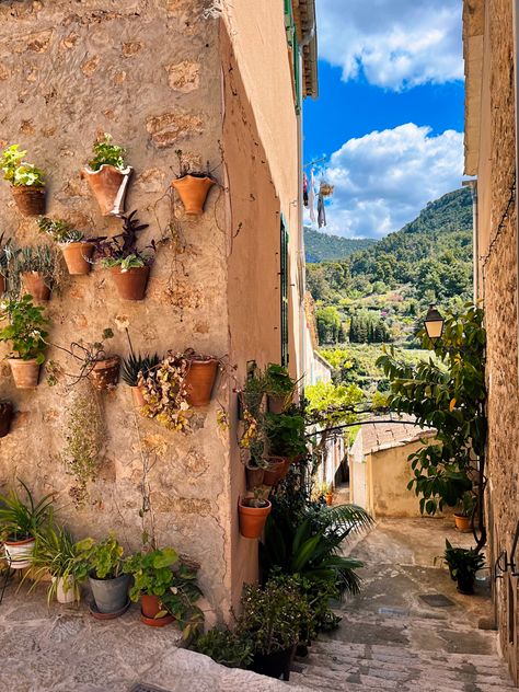 #valdemossa #mallorca #vacation #spain #countryside #spainwallpaper #nature #spring Valdemossa Mallorca Spain, Spain Countryside, Spain Mountains, Spain Aesthetics, Spanish Countryside, Natures Bounty, Spain House, Nature Spring, Travel Recommendations