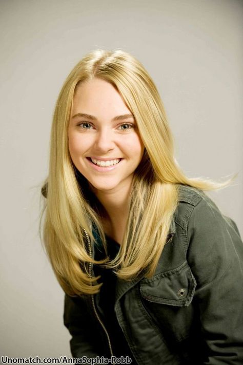 AnnaSophia Robb is an American actress who gained prominence in 2005 with starring roles in Because of Winn-Dixie and Charlie and the Chocolate Factory. Like : www.unomatch.com/annasophia-robb   #annsophiarobb  #annsophiarobb  #amercianactress #hollywoodactress #unomatch #celebritygossip  #englishfilm #model Anna Sophia Robb, Teenager Style, Tiktok Tutorial, Tiktok Mashup, Anna Sophia, Tiktok Challenge, Trend Tiktok, Annasophia Robb, Cute Haircuts