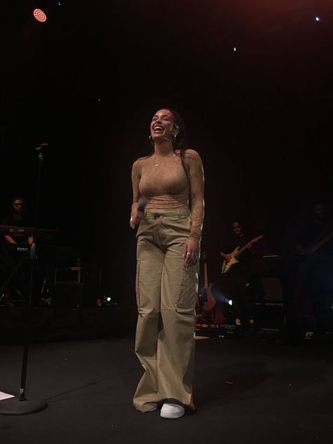 Jorja Smith Outfits, Jorja Smith, Swag Girl Style, Rap Aesthetic, Cute Fits, Night Outfits, Music Stuff, Concert Outfit, Role Models