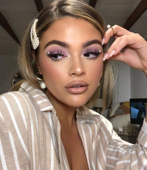 #makeup #makeuplooks #pretty #makeupideas #beautymakeup #eyemakeup #eyeshadow #lipstick #lips #lashes #eyelashes #motd #makeuplover #eyeliner Purple Eye Makeup, Makeup Eye Looks, Creative Makeup Looks, Gorgeous Makeup, Glam Makeup, Pretty Makeup, Artistry Makeup, Cute Makeup, Aesthetic Makeup