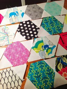 Hexagon And Triangle Quilt Pattern, Jaybird Quilts Pattern, Hexagon Quilt Ideas, Hexie Quilts Patterns, Hexagon Quilt Pattern, Jaybird Quilts, Projek Menjahit, I Spy Quilt, Sew Sweetness