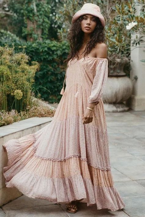 RAE GOWN Peach Spell Dresses, A Field Of Flowers, Hippie Girl, Field Of Flowers, Free People Clothing, Boho Chic Outfits, Festival Style, Bohemian Rhapsody, Wardrobe Inspiration