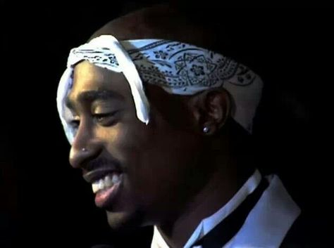 My nicca Tupac Smiling, Tupac Photos, Tupac Makaveli, Tupac Art, Tupac Wallpaper, 2pac Quotes, Tupac Pictures, 90s Rap, Snoop Dog