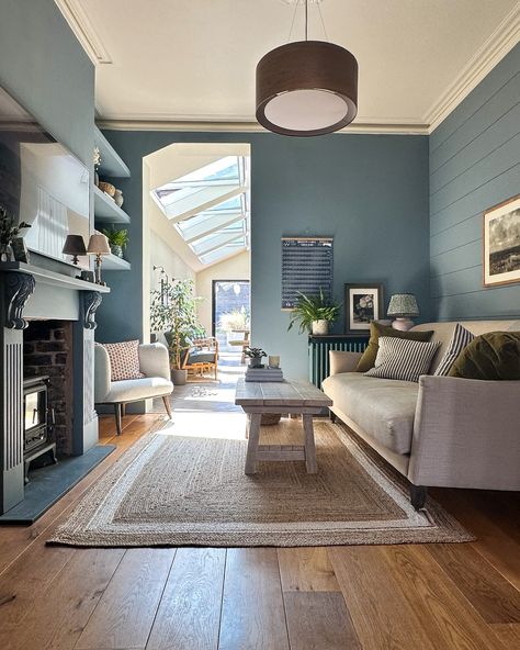 Farrow & Ball - This Selvedge (https://f-b.ltd/pQ) snug is... Living Room Knock Through, Coastal Lounge, Farrow And Ball Living Room, Dublin House, Lounge Rooms, Snug Room, New House Living Room, Victorian Living Room, House Vibes