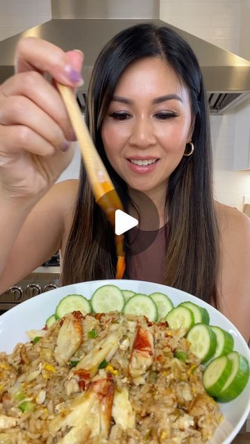 My Nguyen on Instagram: "Save my recipe for Crab fried Rice! I shelled one Dungeness crab, but you can also buy the lump crab meat if you don’t want to do the extra work. I heated my wok to medium high heat and added 2 tbsps of avocado oil, 1 tbsp of butter, 2 tbsps minced garlic, 3 cups of cooked rice, 1 1/2 tbsps of soy sauce, 1/2 tbsp brown sugar, 1 oz sliced green onions, 1 tsp white pepper. Cook all together and turn down heat to low and 1/2 tbsp of butter and crab. Gently mix in and serve with chili oil and sliced cucumbers. #crabfriedrice #friedrice #friedricerecipe #asianrecipes #asianfood #easyrecipes #recipevideo #cookingvideo" Thai Crab Fried Rice, Canned Crab Meat Recipes, Crab Fried Rice Recipe, Serve With Chili, Crab Fried Rice, Crab Rice, Crab Fries, Lump Crab Meat, Spicy Crab