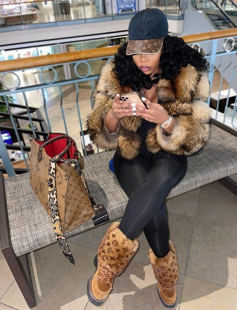 Lv Boots Louis Vuitton Outfit, Louis Vuitton Boots Outfit Ideas, Lv Boots Outfit, Winter Birthday Outfit Ideas Black Women, Birthday Dinner Outfit Winter, Louis Vuitton Outfits Women, Dinner Outfit Winter, Louis Vuitton Boots, Boujee Outfits