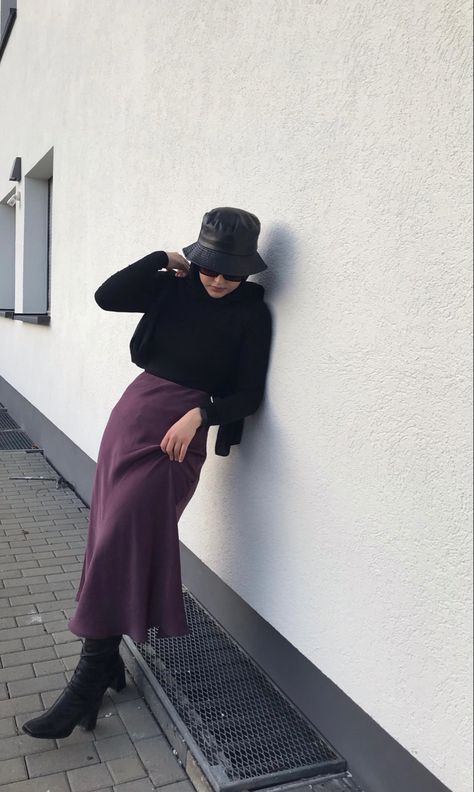 fashion, hijab, skirt, outfit, square toe boots, bucket hat, leather, modest, inspo, streetwear Hijab Style Winter Outfit Ideas Skirt, Hijab With Boots Outfit, Hijab Skirts Outfit, Modern Skirt Outfits, Hijab With Bucket Hat Outfit, Hijabi Boots Outfit, Hijabi Bucket Hat, Hijab Boots Outfit, Leather Bucket Hat Outfit