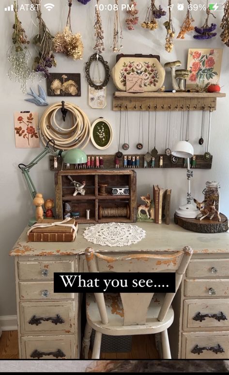 Writing Desk Inspiration, Studio Apartment Cottagecore, Craft Room Asthetics, Desk Organization Vintage, Cottage Core Craft Room Decor, Personal Office Aesthetic, Sewing Room Aesthetic Vintage, Craft Room Cottagecore, Bohemian Craft Room