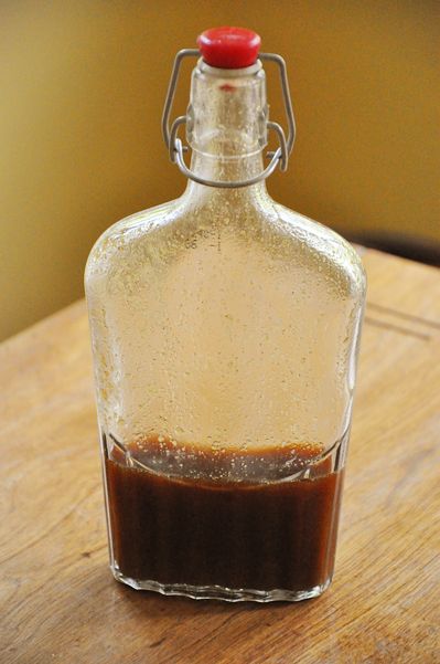 Make a gluten-free homemade worcestershire sauce made with apple cider vinegar, soy sauce, ginger, mustard and brown sugar. Homemade Worcestershire Sauce, Worchester Sauce, 4 September, Diy Spices, Homemade Condiments, Marinade Sauce, Gravy Sauce, Homemade Spices, Homemade Seasonings