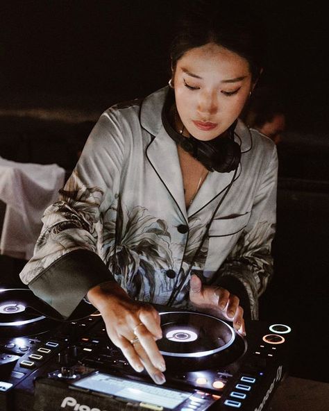 Peggy Gou 페기 구 on Instagram: “Tonight @ Contact, Tokyo from 2 am 📷 @dwalker.nstalker” Learn To Dj, Hey Mr Dj, Peggy Gou, Girl Dj, Luna Skye, Dj Setup, 2 Am, Lovely Creatures, Art Impressions