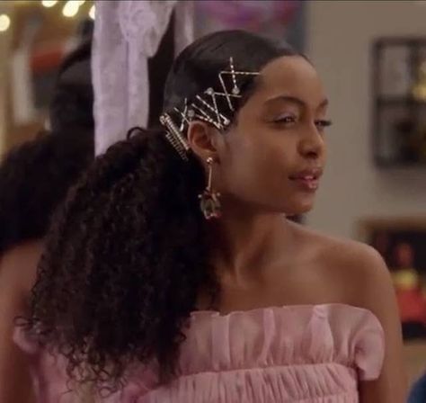 Grown Ish Hairstyles, Grownish Hairstyles, Zoey Johnson Hairstyles, Yara Shahidi Hairstyles, Sleek Braided Ponytail, Grown Ish, Yara Shahidi, Weave Ponytail Hairstyles, Graduation Hairstyles