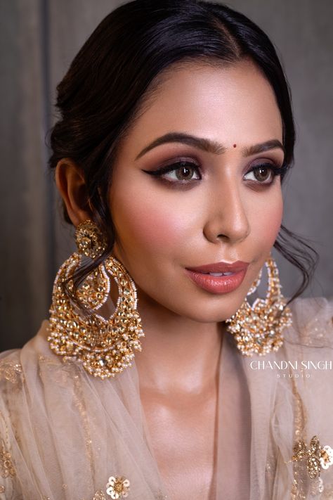 Brown smokey eyes with a  winged eyeliner  & oversized chandbalis. Makeup by Chandni Singh Wedding Smokey Eye, Bridal Smokey Eye, Bridal Smokey Eye Makeup, Brown Smokey Eyes, Jewellery Makeup, Indian Wedding Makeup, Brown Smokey, Smokey Eye For Brown Eyes, Indian Makeup