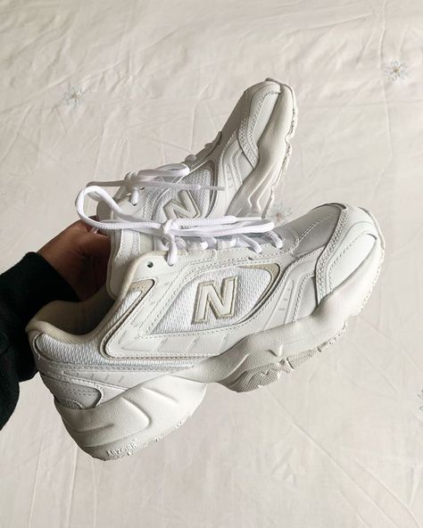 Amazon Workout Clothes, Chunky White Sneakers, Shoe Aesthetic, New Balance Shoe, All White Shoes, White Chunky Sneakers, Trendy Shoes Sneakers, Pretty Shoes Sneakers, Shoe Wishlist